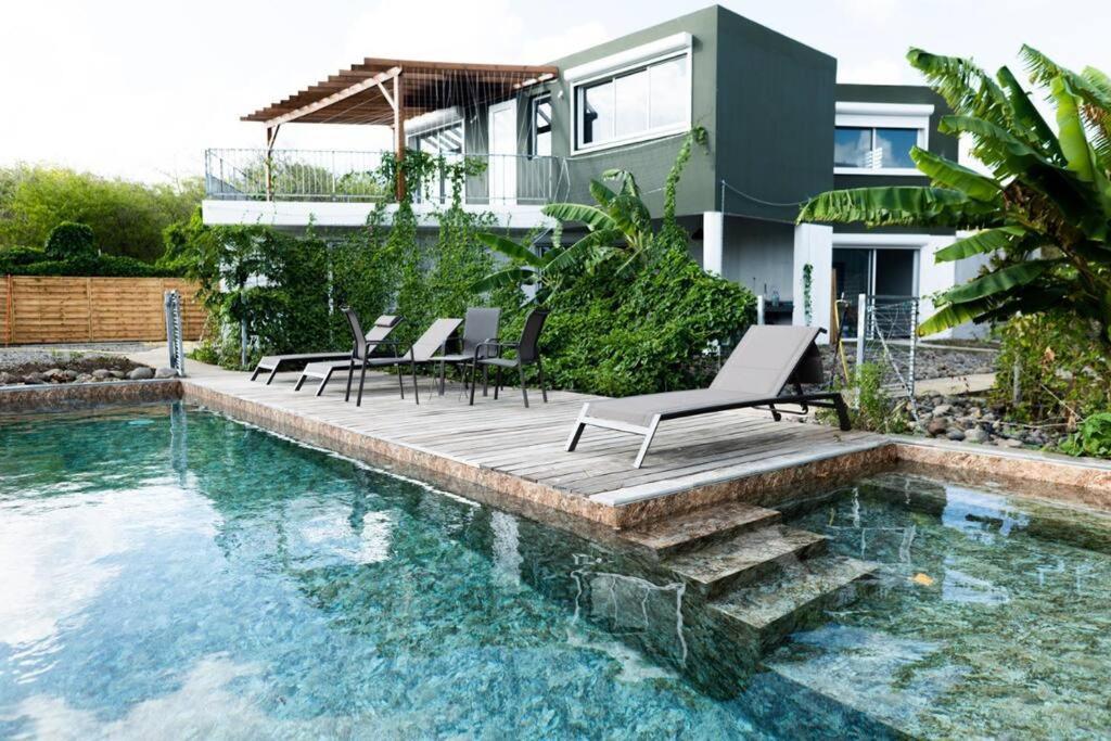 T3 Lumineux Avec Vue Exceptionnelle Et Piscine Oasis De Nature Et Serenite Petit-Canal Luaran gambar